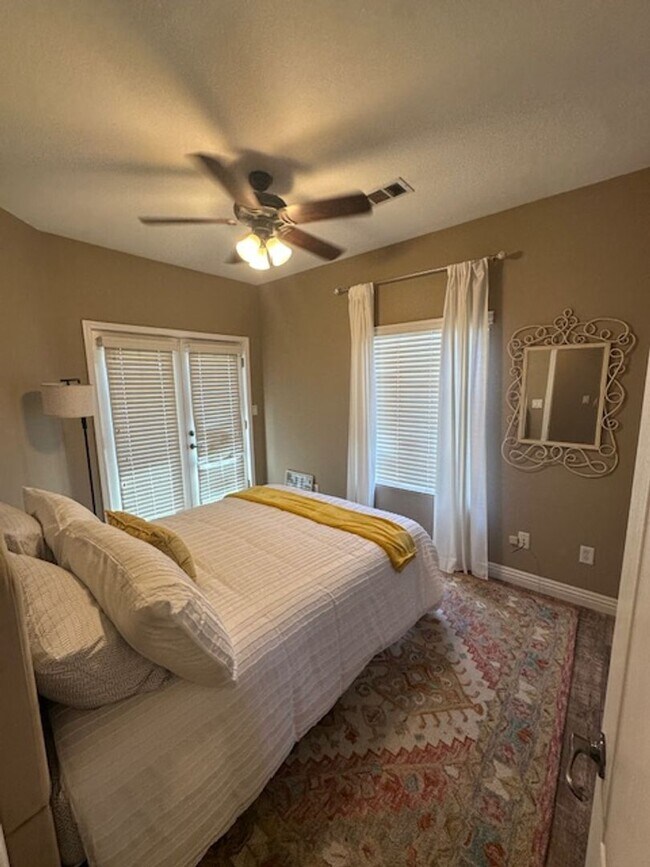 Foto del edificio - Single Family home in West Bakersfield