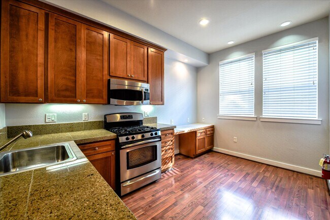 Building Photo - 217 Kentdale Pl