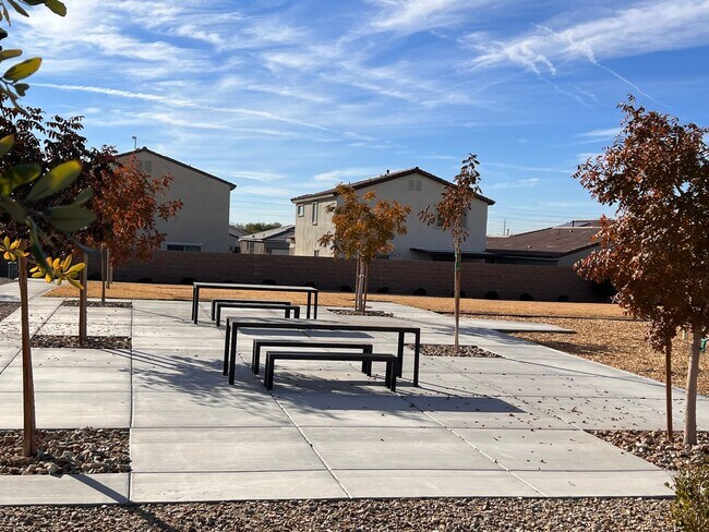 Building Photo - Brand New Home - Downstairs Primary Bedroo...