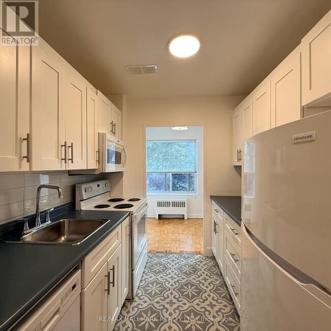 Building Photo - 28 Upper Canada Dr