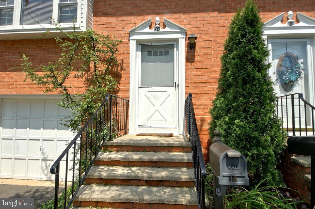 10 Catbird Ct, Lawrence Township, NJ 08648 Townhome Rentals in Lawrence Township NJ