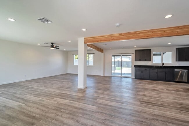 Foto del edificio - Huge 2 Story Home in Prime ASU neighborhood