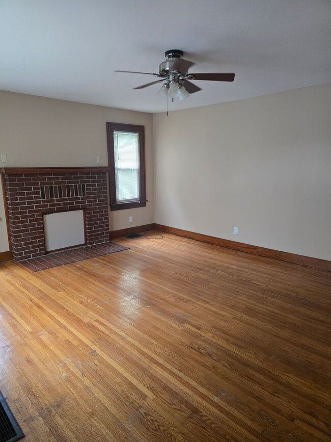 Building Photo - Beautiful House, Close to Campus