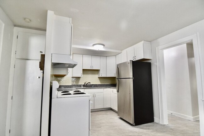 Building Photo - 139 Cushing Ave