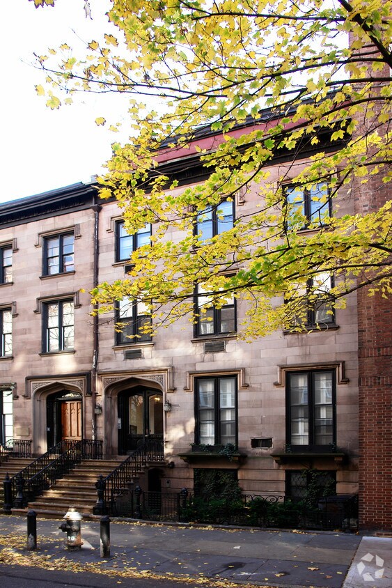 Building Photo - 133 Hicks St