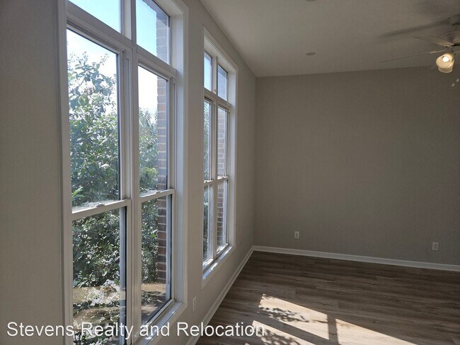 Building Photo - 1 br, 2 bath House - 320 W. Martin Street,...