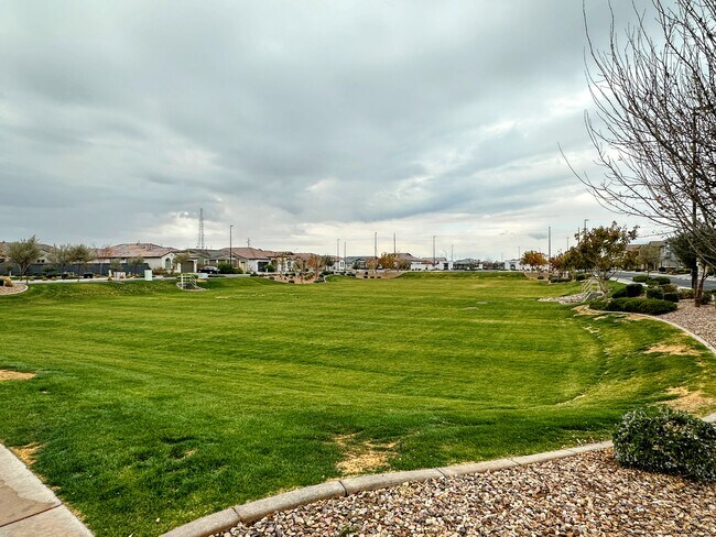 Building Photo - 2517 E Pelican Dr