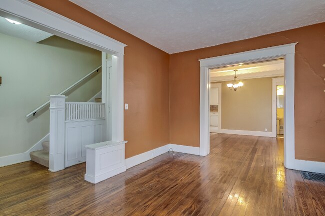Building Photo - 361 Richard Terrace SE
