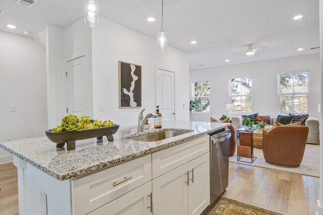 Building Photo - 2161 W Jimtown Dr