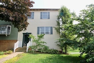 Building Photo - 907 Meadowlark Dr