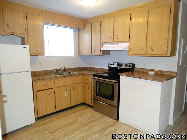 Building Photo - 5 Waldemar Ave