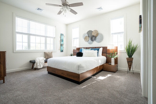 Foto del edificio - Smith Farm Townhomes