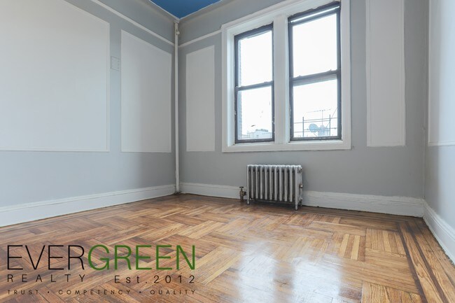 Foto del edificio - 874 Greene Ave