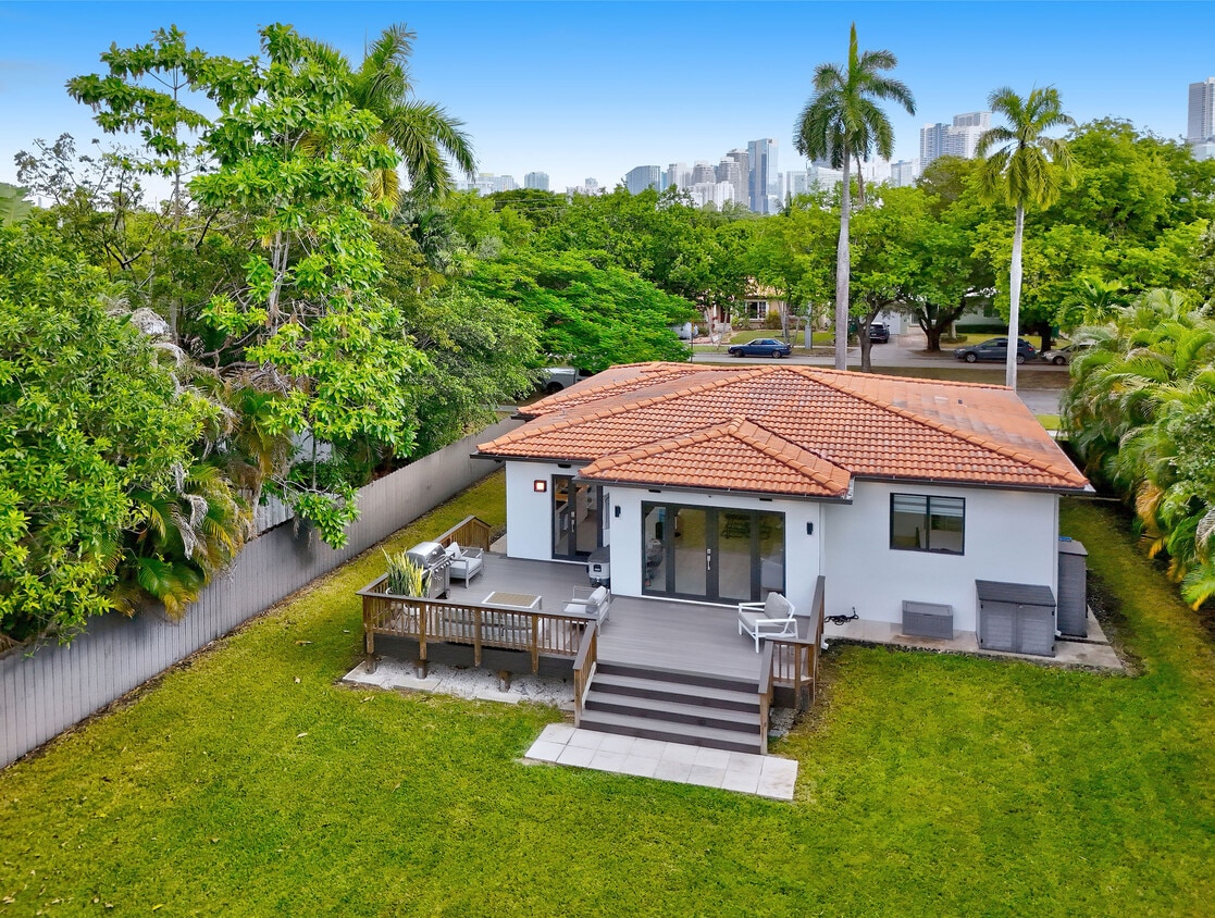 Primary Photo - 130 SW 25th Rd