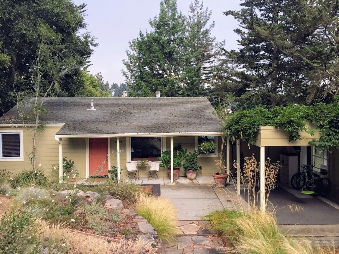 Primary Photo - Serene Montclair Home