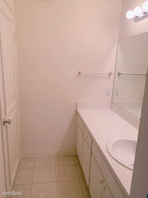 Building Photo - 2 br, 2 bath Condo - 20 Clearbrook