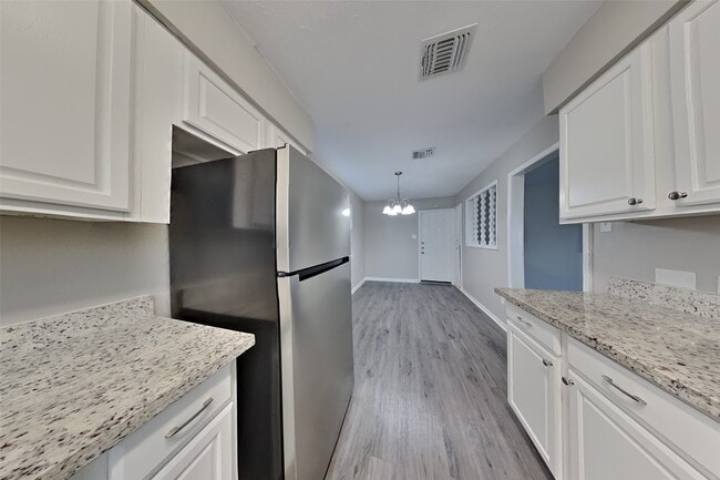 Foto del edificio - 5315 Derbyshire Dr