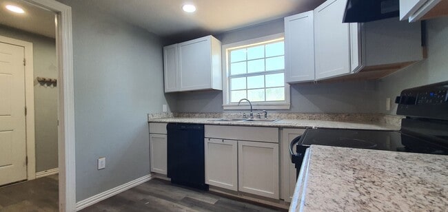 Building Photo - Completely Updated 3/2 at Affordable Price!