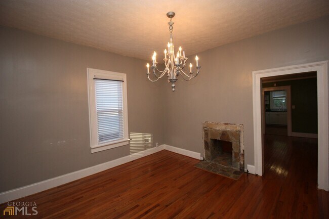 Building Photo - 305 Alford St
