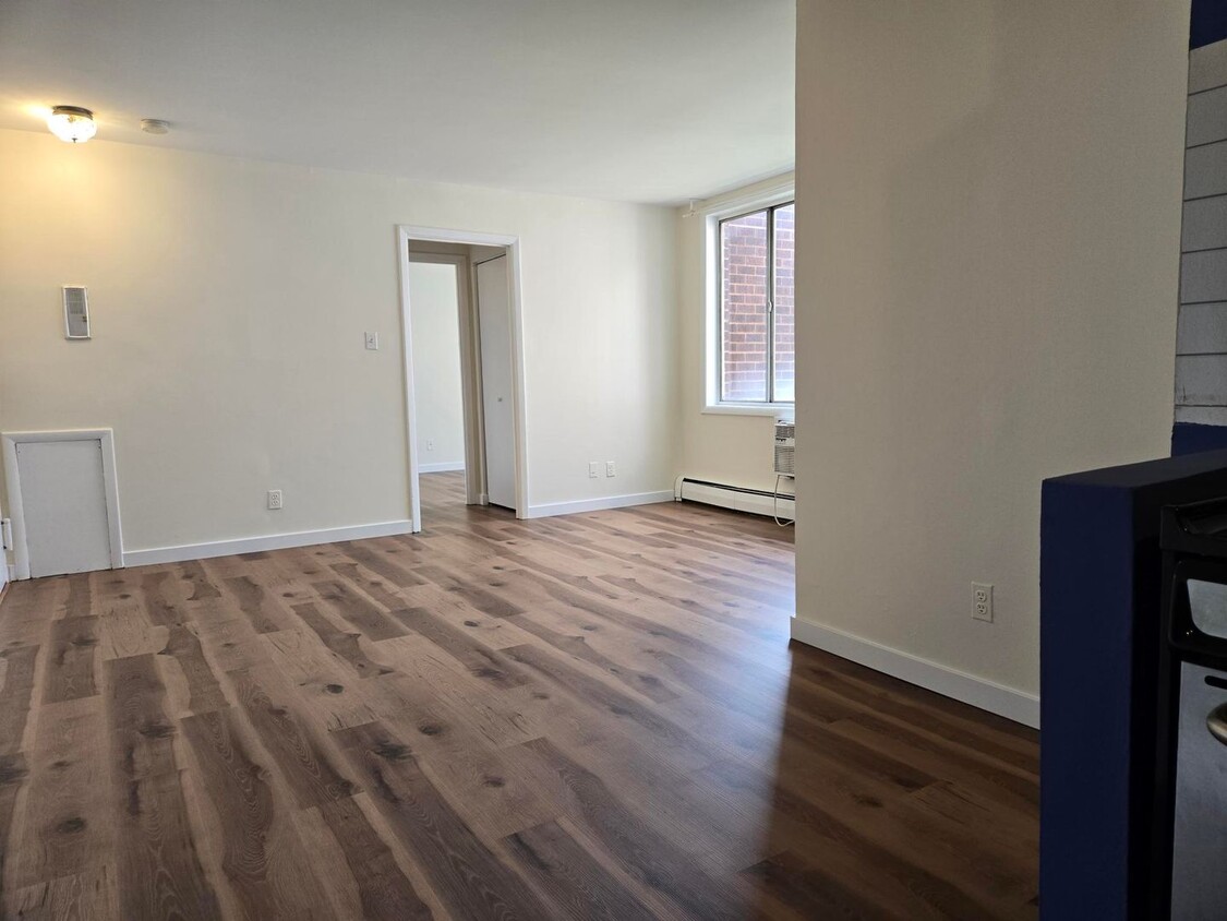 Primary Photo - Cozy 1 Bed 1 Bath Condo With Parking In Br...