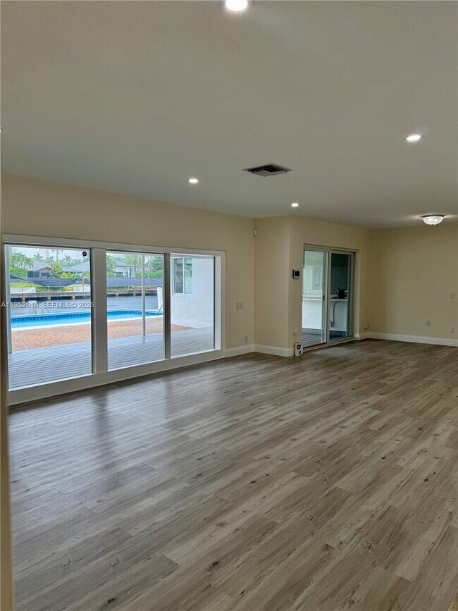 Foto del edificio - 16453 NE 33rd Ave