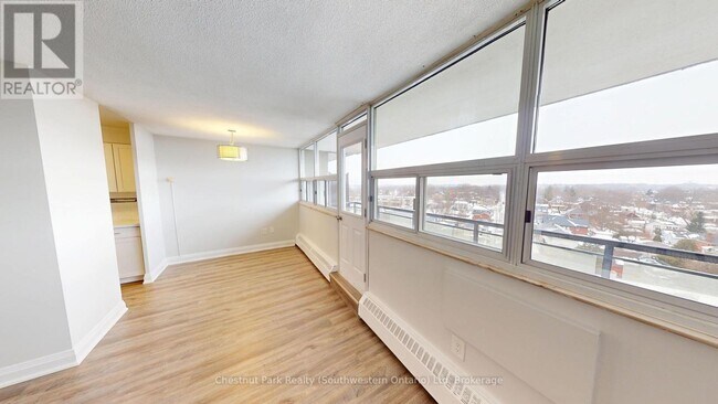 Building Photo - 2-1102 Quebec St