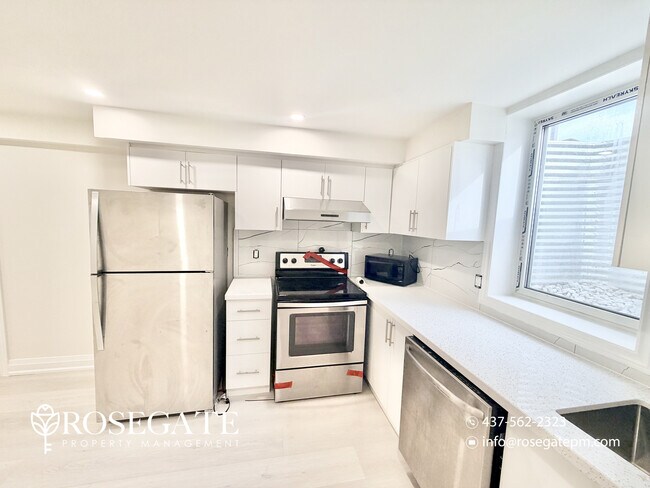 Building Photo - Modern 1-Bedroom Basement Apartment with P...