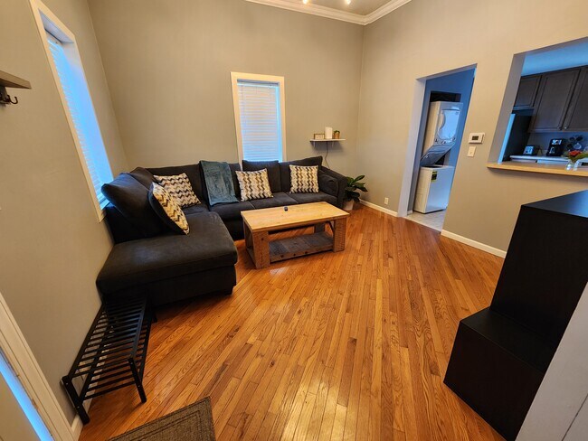 Foto del edificio - 307 W Scott St