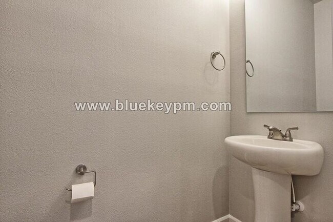 Foto del edificio - 3 Bed,2.5 Bath Townhome at the Landing At ...
