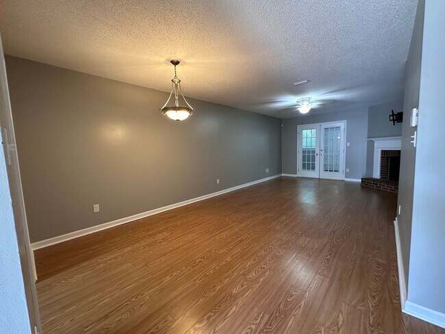 Foto del edificio - Whether you're downsizing or simply seekin...