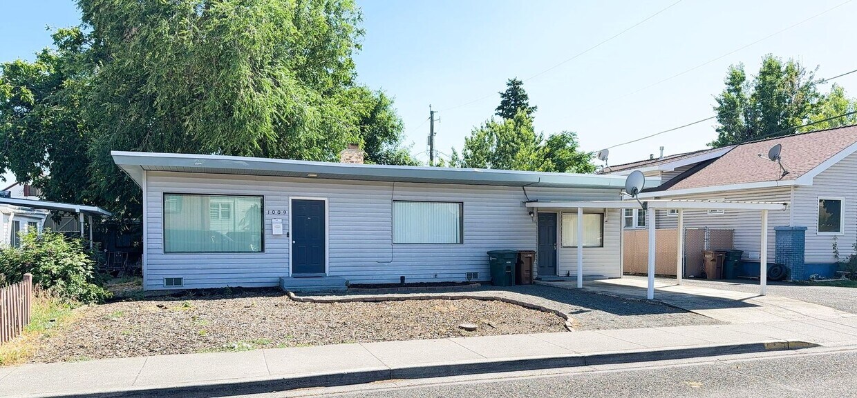 Primary Photo - Welcome to this Charming 3 bedroom, 2 bath...