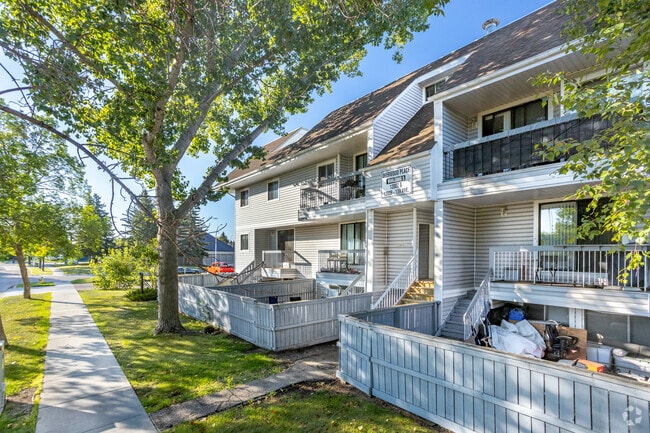 Building Photo - Deerwood Place