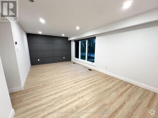 Building Photo - 415 Sanatorium Rd