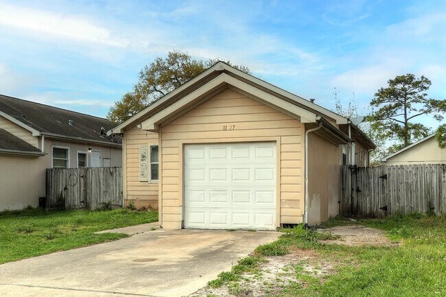 Building Photo - 11727 Greensbrook Forest Dr