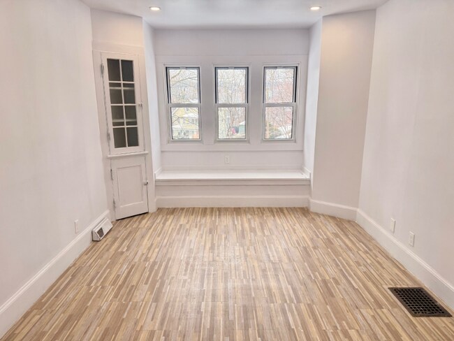 Foto del edificio - 112 Hawthorne Ave