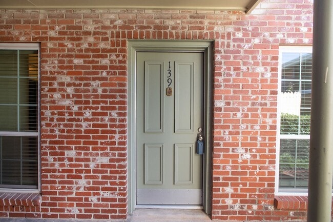 Foto del edificio - Charming Shoal Creek Condo - One Bed One Bath