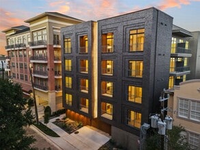 Building Photo - 170 Malone St