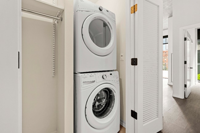 Building Photo - 185 W Huron St