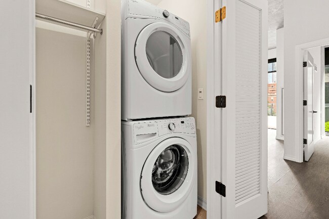 Foto del edificio - 185 W Huron St