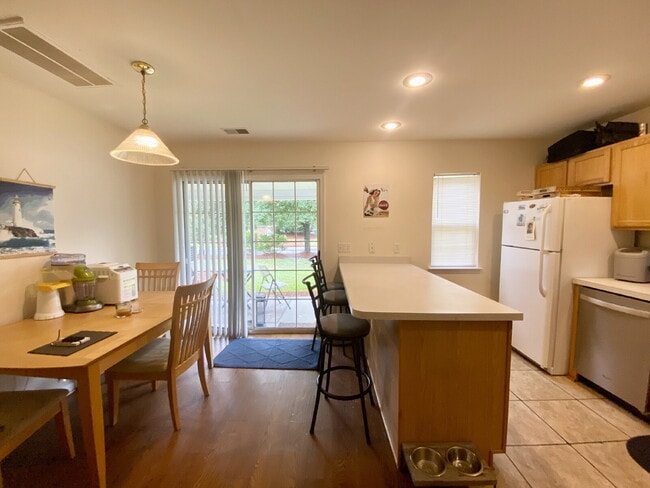 Foto del edificio - Spacious Townhome located in The Townes at...