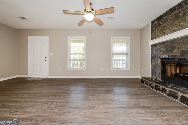 Building Photo - 105 Vesta Ct