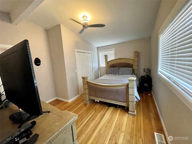 Foto del edificio - 1458 SW Dash Point Rd