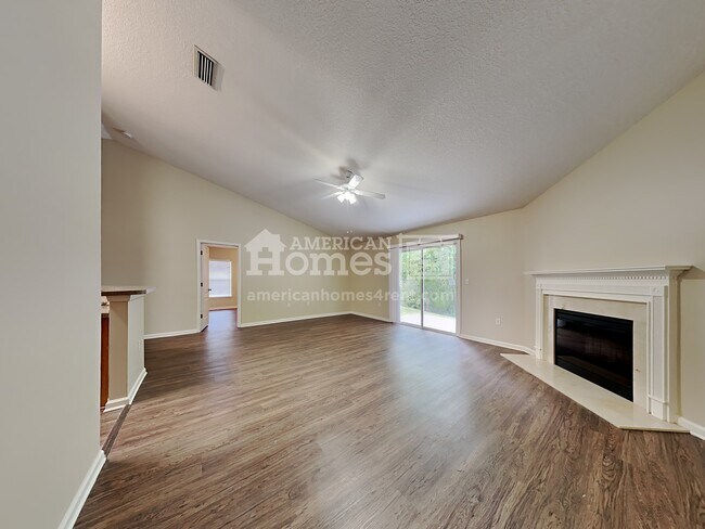 Foto del edificio - 6732 Gentle Oaks Drive N