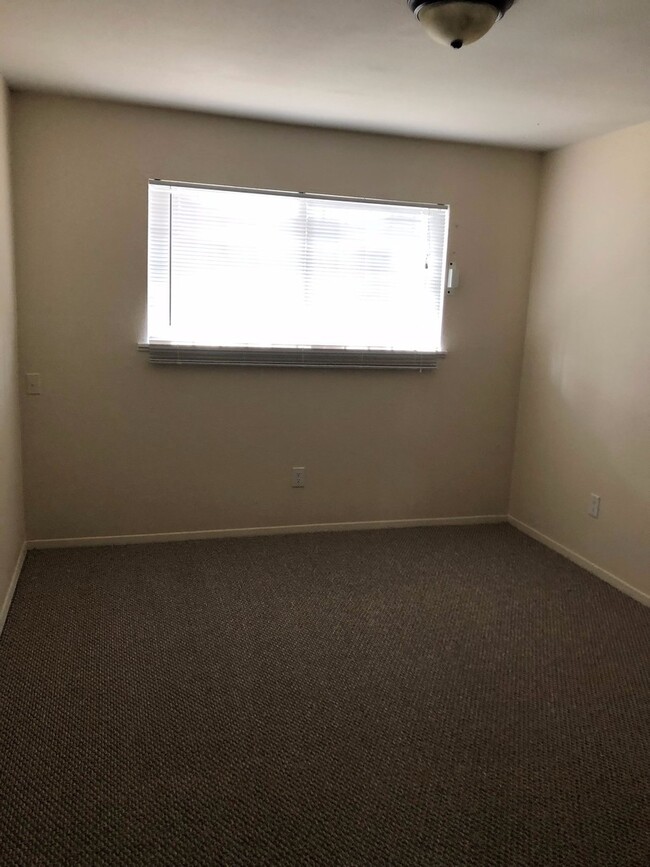 Building Photo - 544 Alcazar St SE