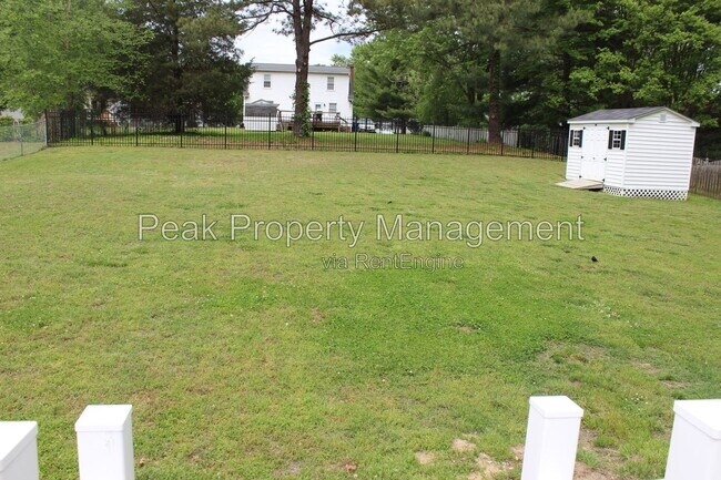 Foto del edificio - 6452 Lakeway Dr