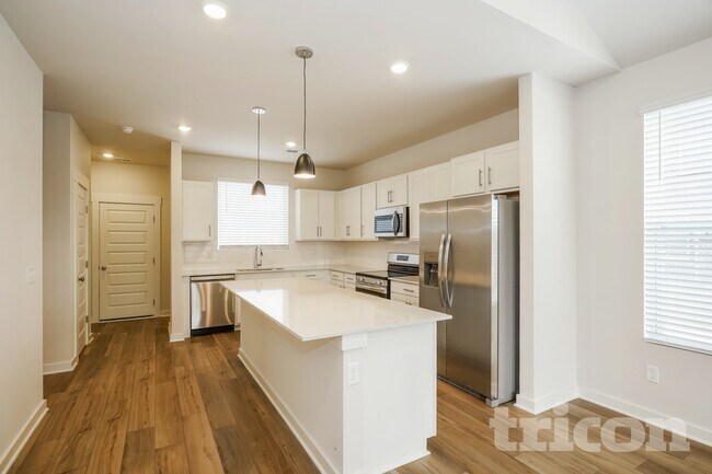 Foto del edificio - 6405 Lake Run Ct