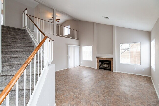 Foto del edificio - 6357 W Lawrence Ln