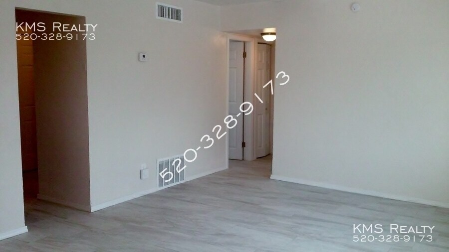 Primary Photo - 2 Bedroom 1 Bath Duplex - Swan Rd & 22nd St