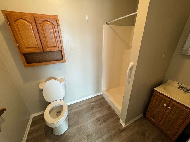 Building Photo - 1st floor Apartment