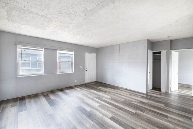 Foto del edificio - 1 Bed, 1 Bath Pet-Friendly Apartment with Shared Yard